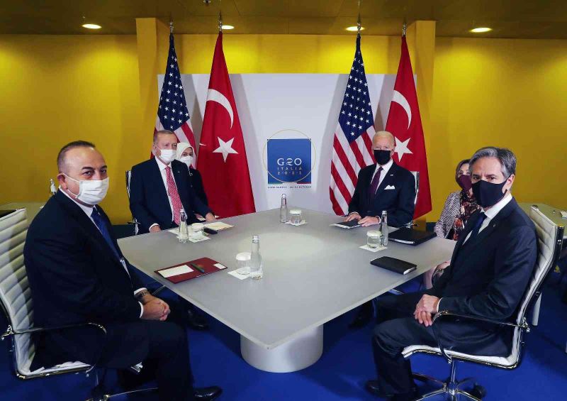 Cumhurbaşkanı Recep Tayyip Erdoğan’ın İtalya’nın Başkenti Roma’da düzenlenen G20 Liderler Zirvesi kapsamında ABD Başkanı Joe Biden ile görüşmesi başladı.
