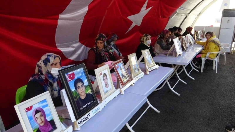 Yüreği yanık anne Güzide Demir: “Oğlumu HDP’den alana kadar buradan gitmeyeceğim”

