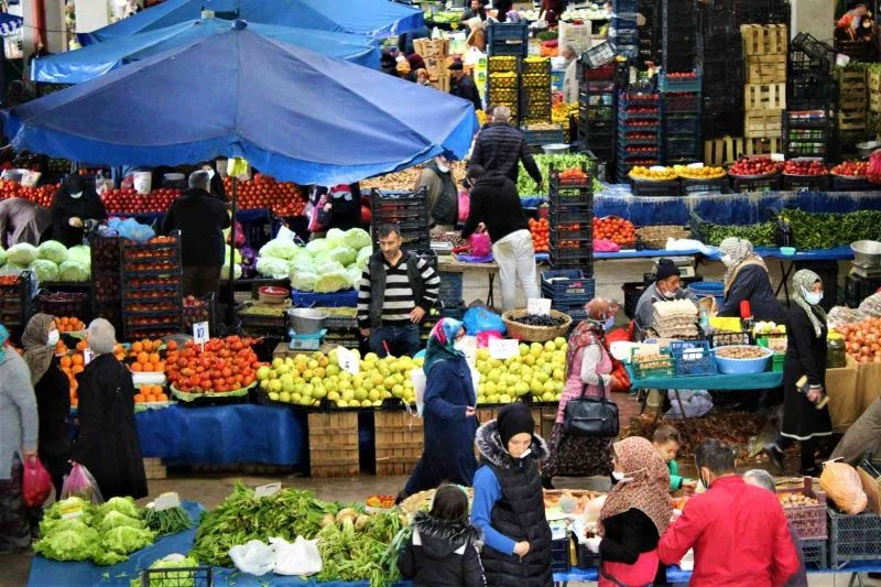 Pazar esnafı vatandaşları market yerine semt pazarlarından alışverişe çağırdı
