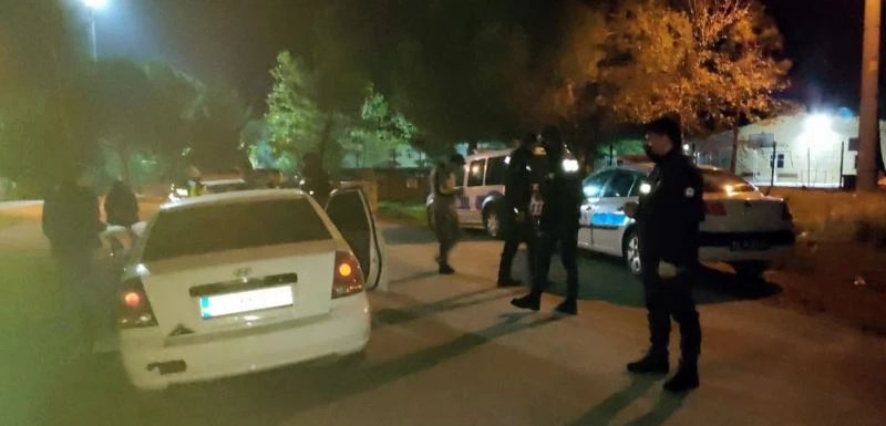 Kaynarca’da polis ekiplerinden üniversite çevresinde uygulama
