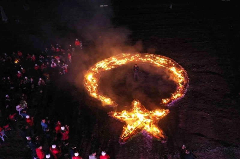Toroslar’da kamp ateşleri cumhuriyet için yakıldı
