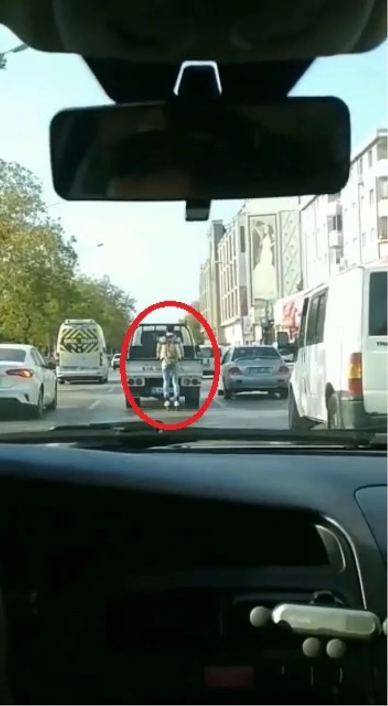 Bursa’da patenle tehlikeli yolculuk
