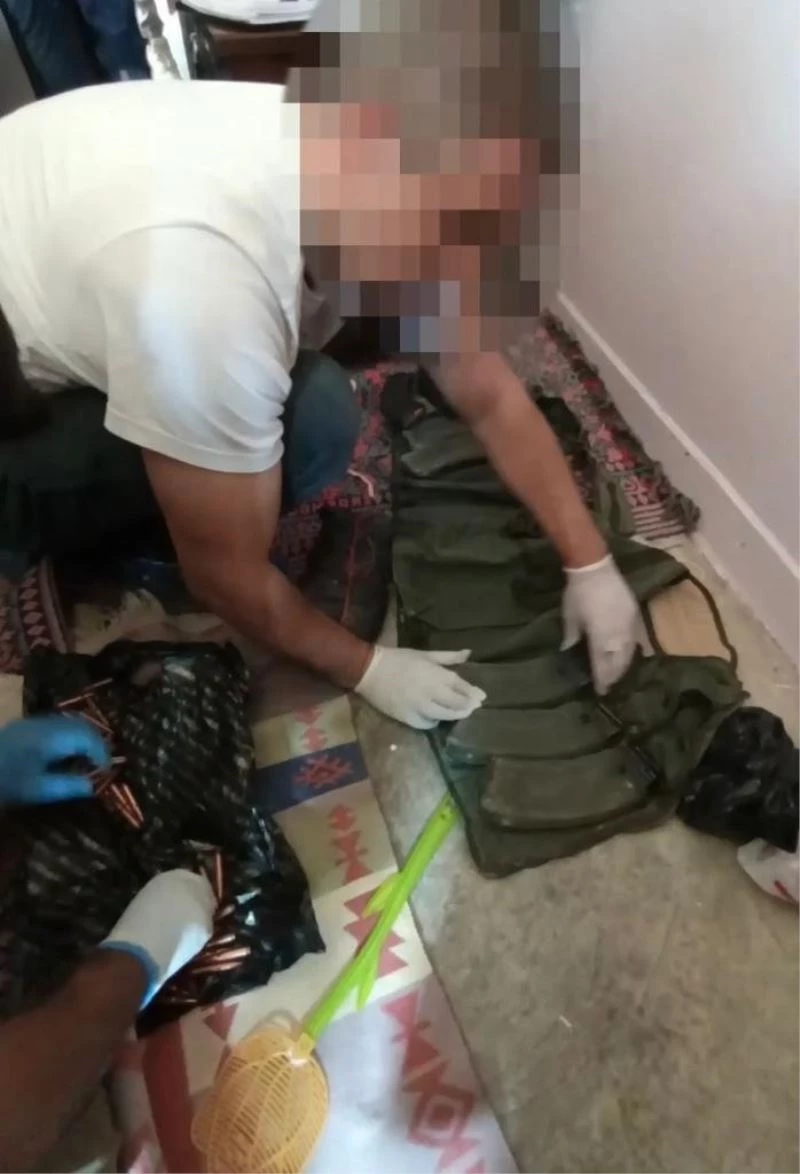 Silvan’da bir evde dolap içinde cephanelik bulundu
