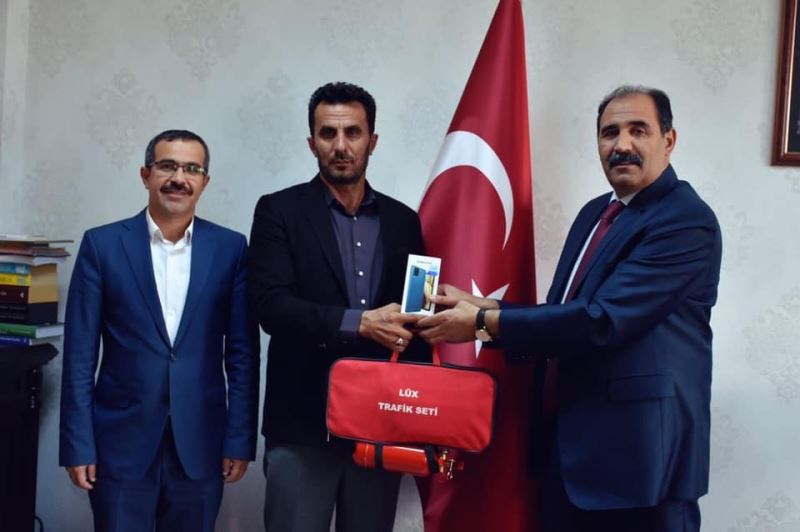 “İyi Dersler Şoför Amca” projesi fotoğraf yarışmasında Erzincan’a ikincilik ödülü

