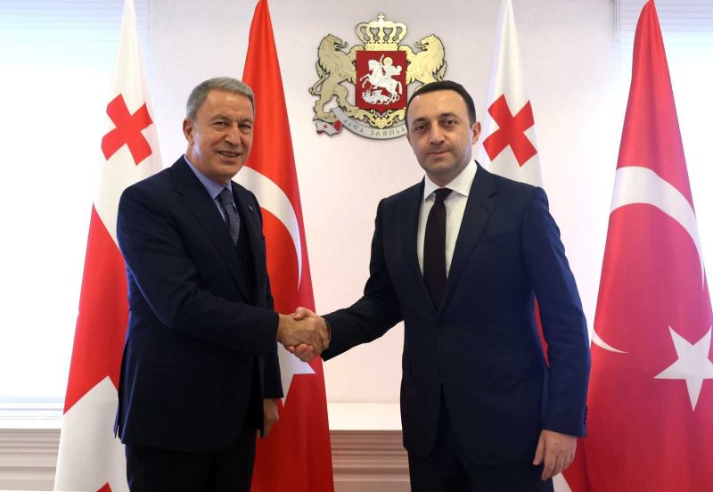 Bakan Akar, Gürcistan Başbakanı Garibaşvili ile görüştü
