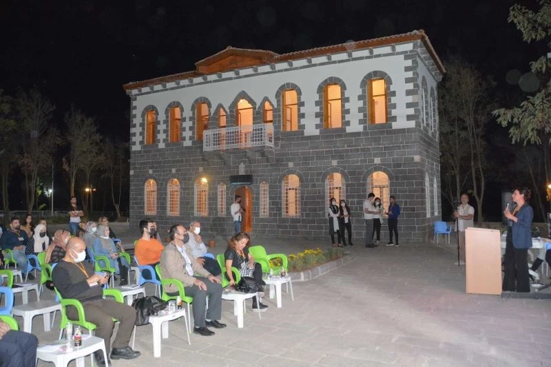 Gelenekselden geleceğe toprak esaslı malzemelerden üretilen yapılı çevreler çalıştayı düzenlendi
