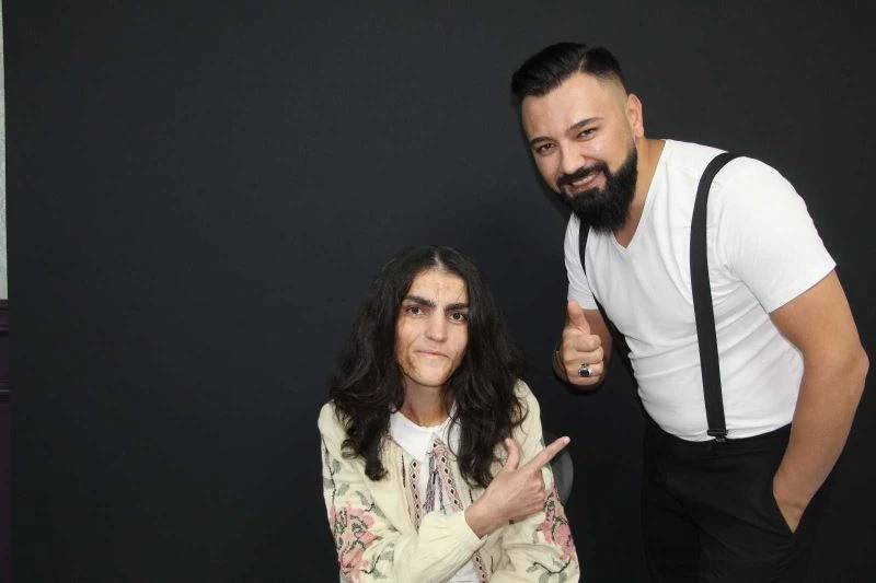 27 yıldır hasret kaldığı saçlarına kavuştu
