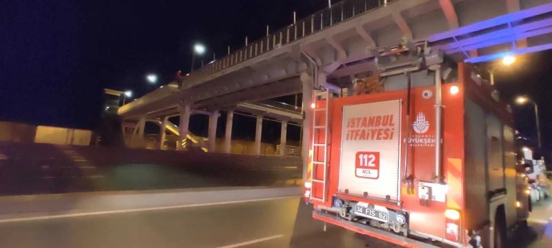  Esenyurt’ta bulunan metrobüs üst geçinde intihar girişimi
