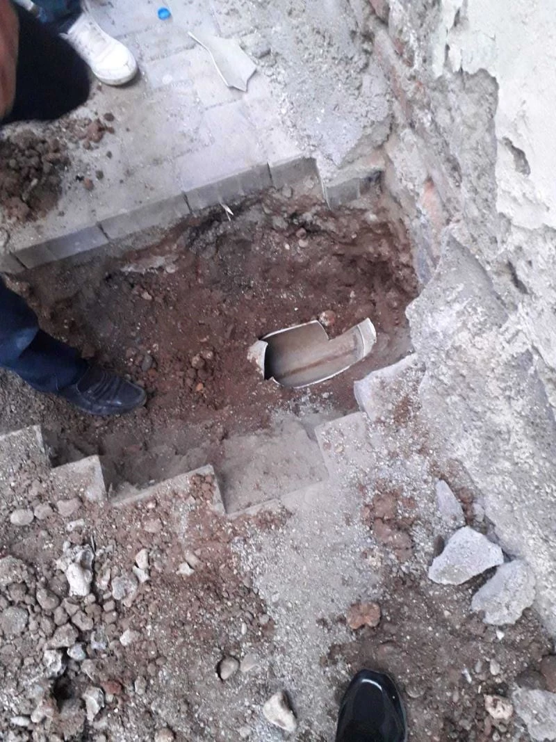 Diyarbakır’da iş makinalı kedi kurtarma operasyonu
