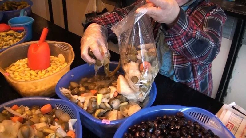 Kış mevsimi öncesi turşuya ilgi arttı
