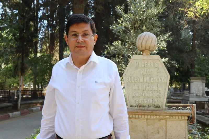 Başkan Özcan, Hacı Süleyman Efendi’yi mezarı başında andı
