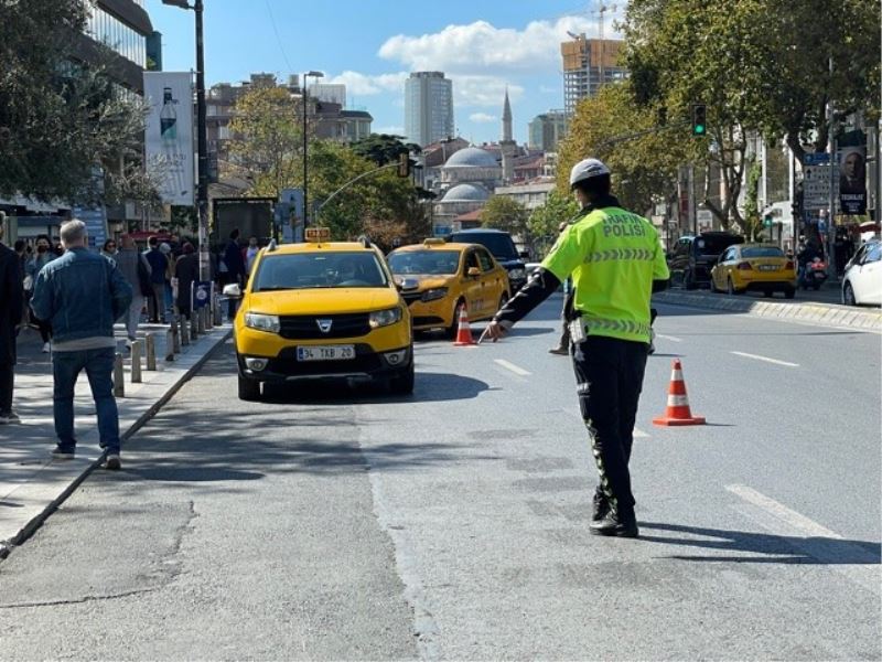 Mecidiyeköy’de taksi denetimleri devam ediyor
