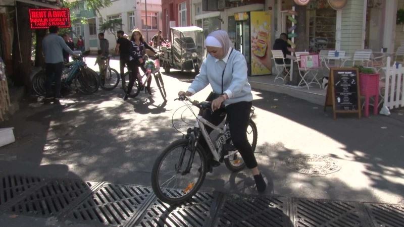 (Özel) Adalar’da akülü araç yasağı gelince bisikletlere talep arttı
