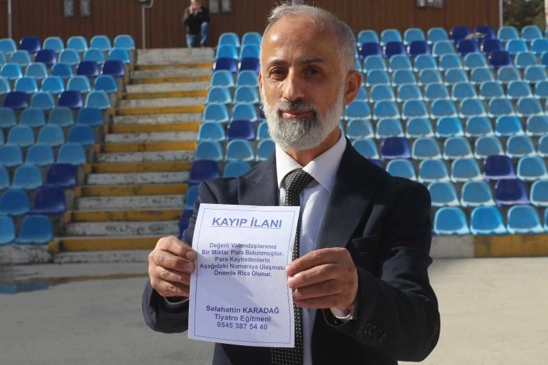 Yerde bulduğu paranın sahibini kapı kapı arıyor
