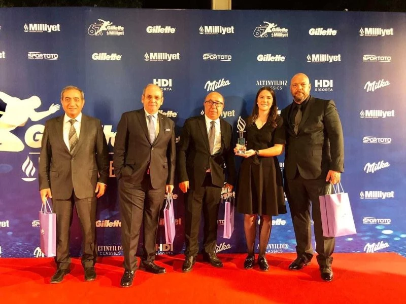 Yılın kayak sporcusu Ceren oldu
