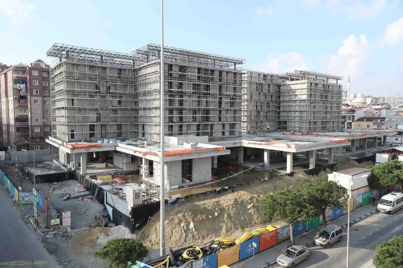 İBB, Bağcılar’da öğrenci yurdu inşaatını çürümeye terk etti
