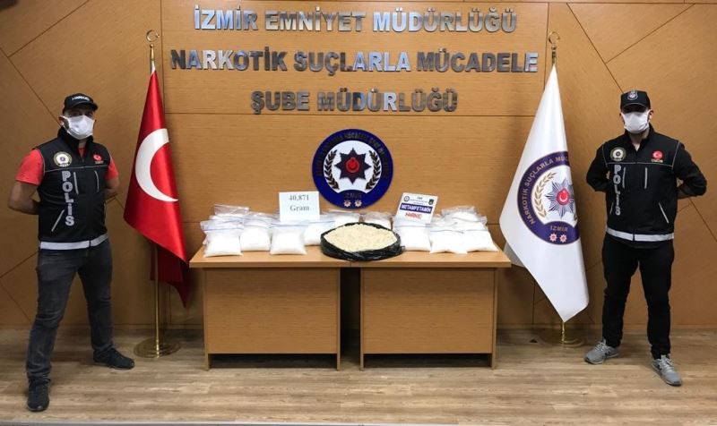 İzmir’de 100 bin kişiyi zehirleyecek uyuşturucu ele geçirildi
