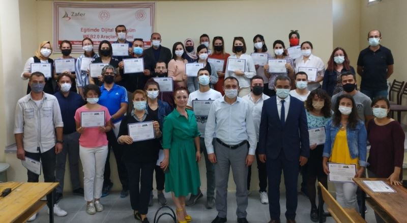 Alaşehir’de 40 öğretmen ’Dijital dönüşüm eğitimi’ sertifikası aldı
