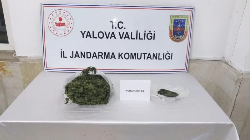 Yalova’da bir kişinin üzerinden 980 gram esrar çıktı
