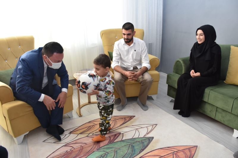Beyoğlu’ndan terör örgütü PKK’nın şehit ettiği Yasin Börü ailesi ve ağır yaralanan Yusuf Er’e vefa ziyareti

