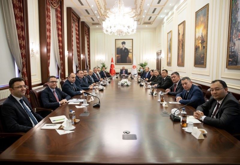 Bakan Gül, Türk Yargı Akademileri Birliği temsilcilerini kabul etti
