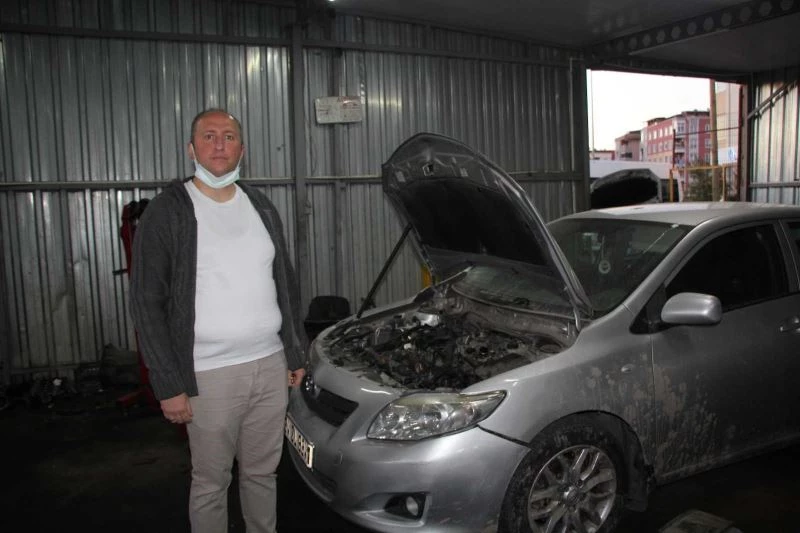 (Özel) Hidrojen temizliği yapmak istediği otomobilinde 20 bin liralık hasar oluştu
