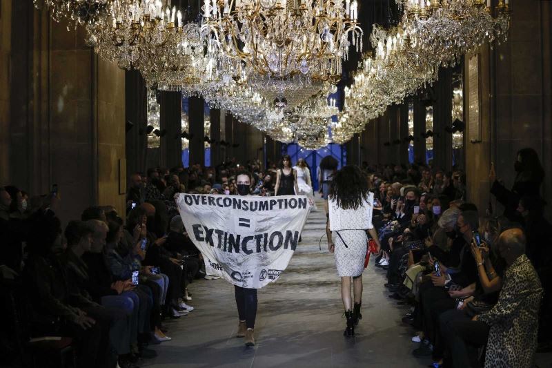 Louis Vuitton defilesinde 