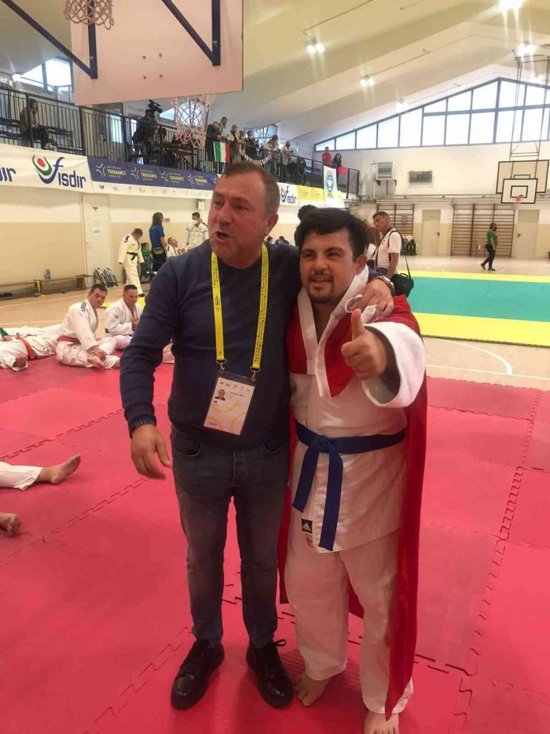 Özel sporcular Talha Ahmet Erdem ve Doğukan Coşar Avrupa Şampiyonu!
