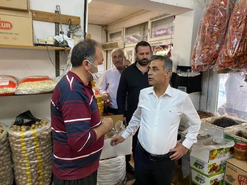 AK Parti ve MHP Kozan İlçe Teşkilatlarından hal esnafına destek