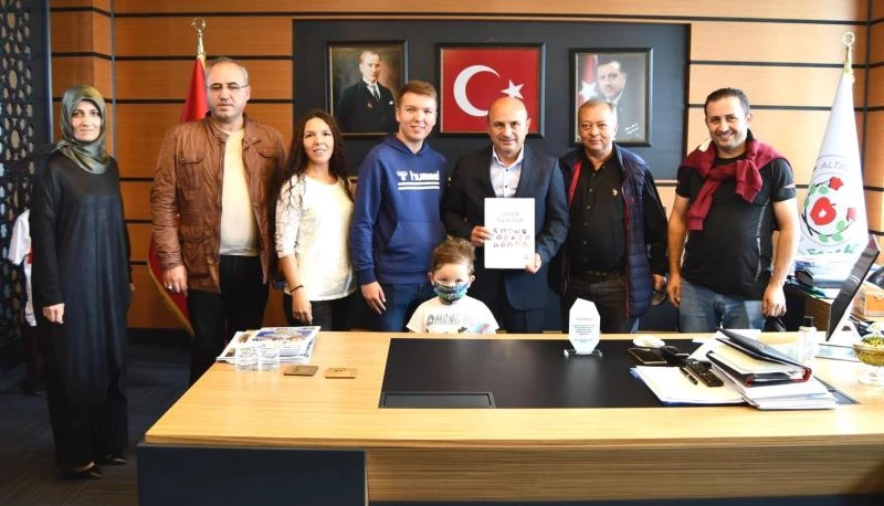 PKU Derneği’nden Başkan Oral’a plaket
