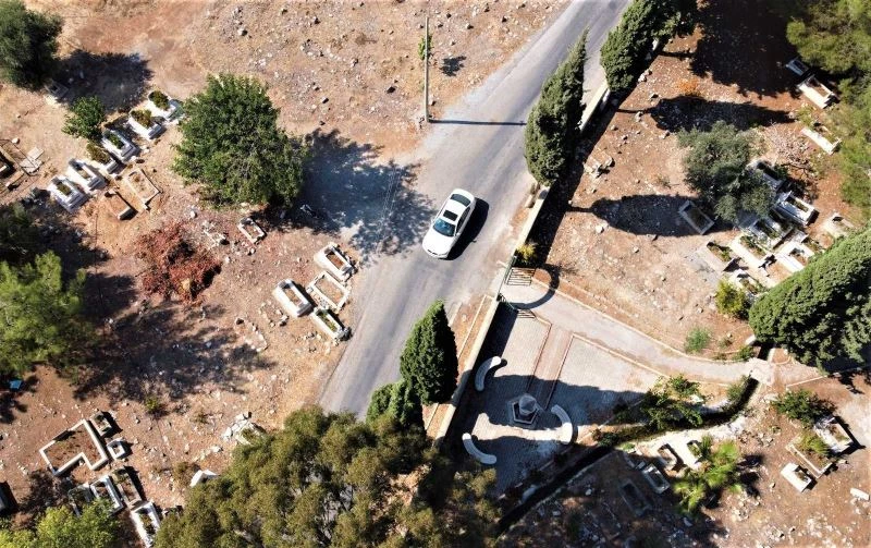 Mezarlığın içler acısı hali
