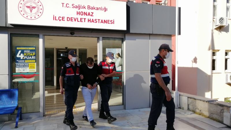 Benzerinin ehliyetiyle gezintisi tanıdık jandarmaya denk gelince sona erdi
