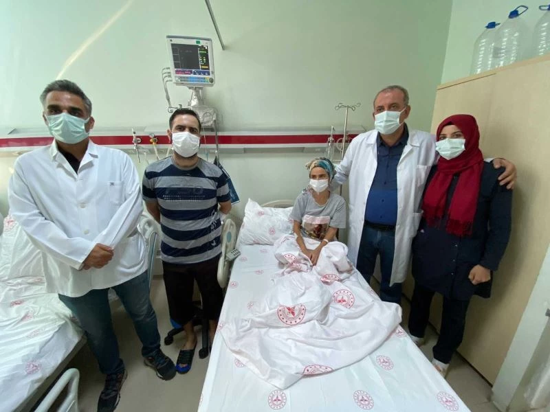 Vefakar kardeş ablasına böbreğini verdi
