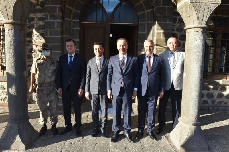 Vali Erin Hilvan ve Siverek ilçesini ziyaret etti
