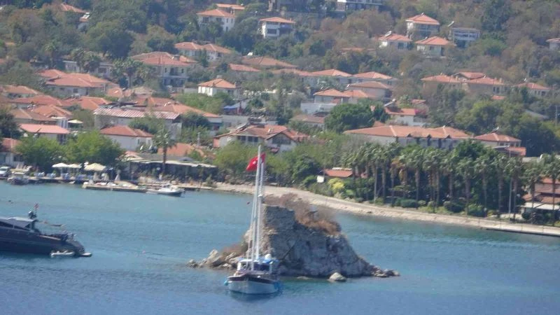 Tarihi kalelere gözü gibi bakıyorlar
