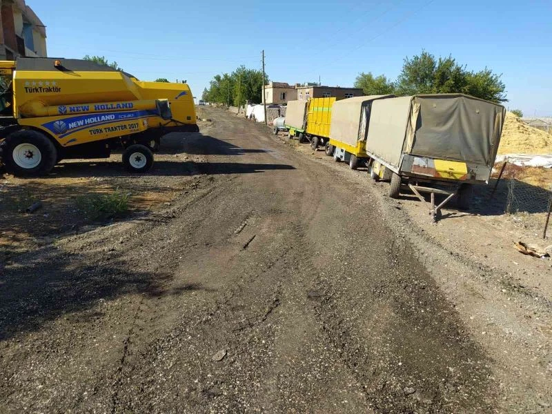 Beyoğlu mahalle sakinlerine söz verdi, kırsal mahalle ilk kez asfaltlanmış yolla tanıştı
