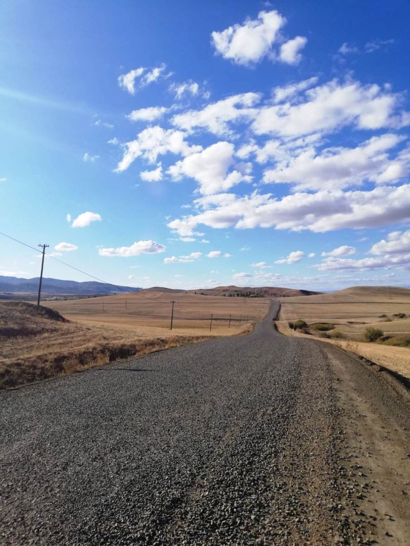 Özel İdare Çiçekdağı ilçesinde yol yapım çalışmalarını sürdürüyor
