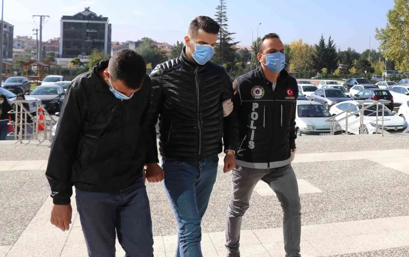 Otobüsteki kadın yolcudan yüklü miktarda uyuşturucu hap çıktı
