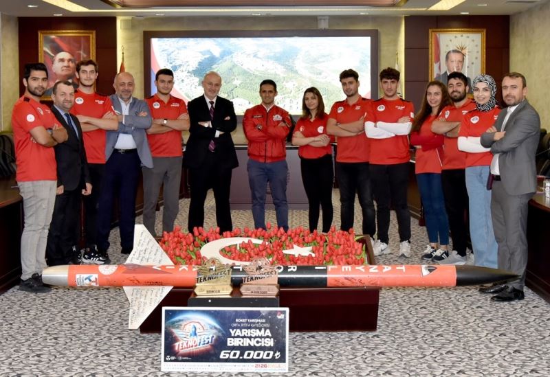 Türkiye şampiyonu ‘Tanyeli Roket Takımı’ üyeleri iş teklifleri aldı
