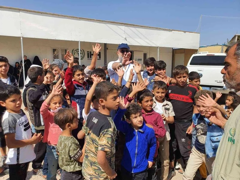 Osmanoğlu Yardımlaşma Derneği, Cerablus’ta öğrencileri sevindirdi
