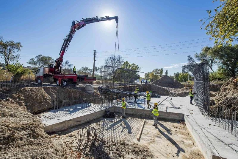 İzmir ilçelerine 240 milyon liralık ulaşım yatırımı
