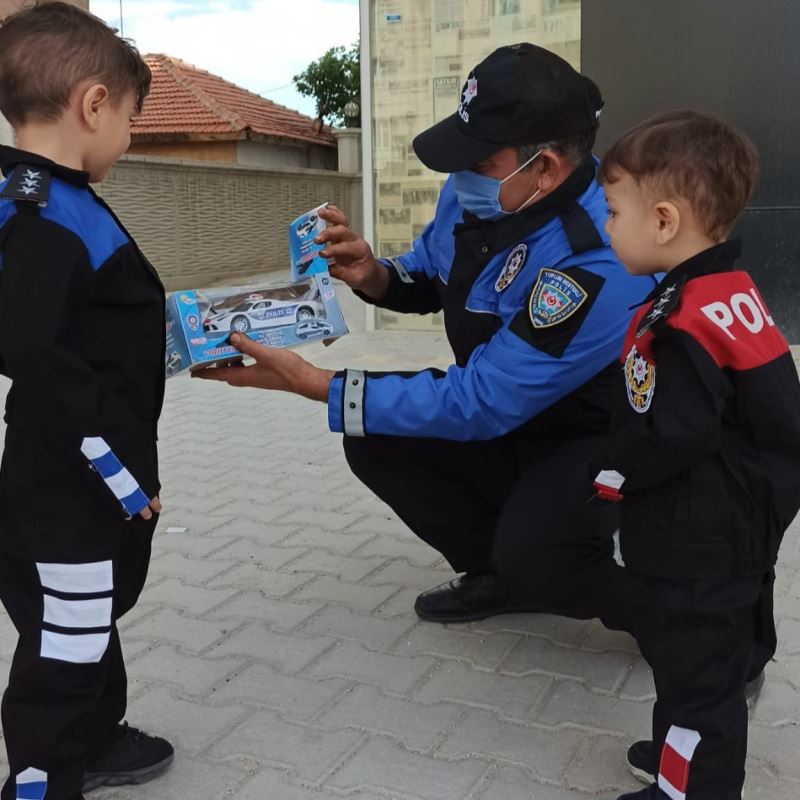 Konya Polisi küçük Eymen ve Uras’ın hayalini gerçekleştirdi
