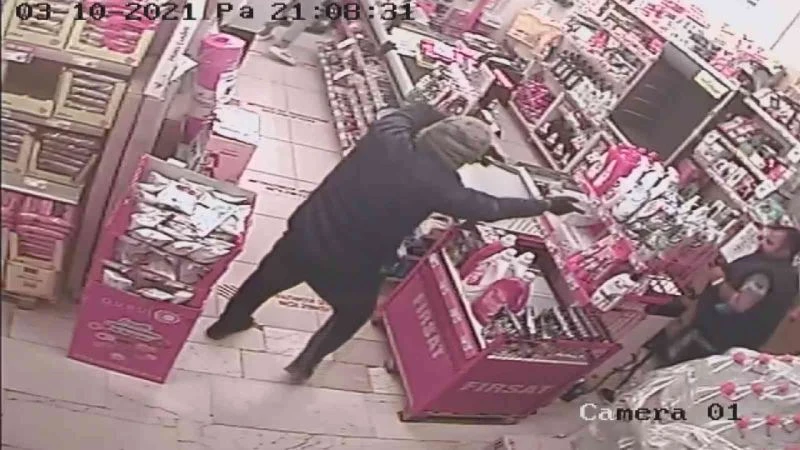 Marketi soydu yürüyüşünden yakalandı
