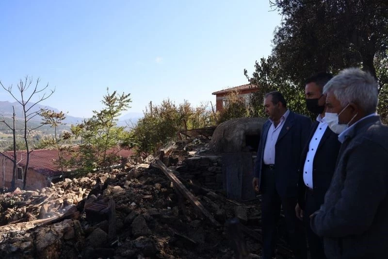 Evi ve samanlığı yanan aileye ziyaret
