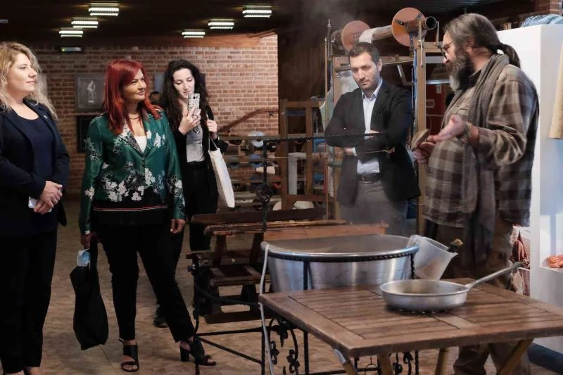 Bursa ipeği mercek altında
