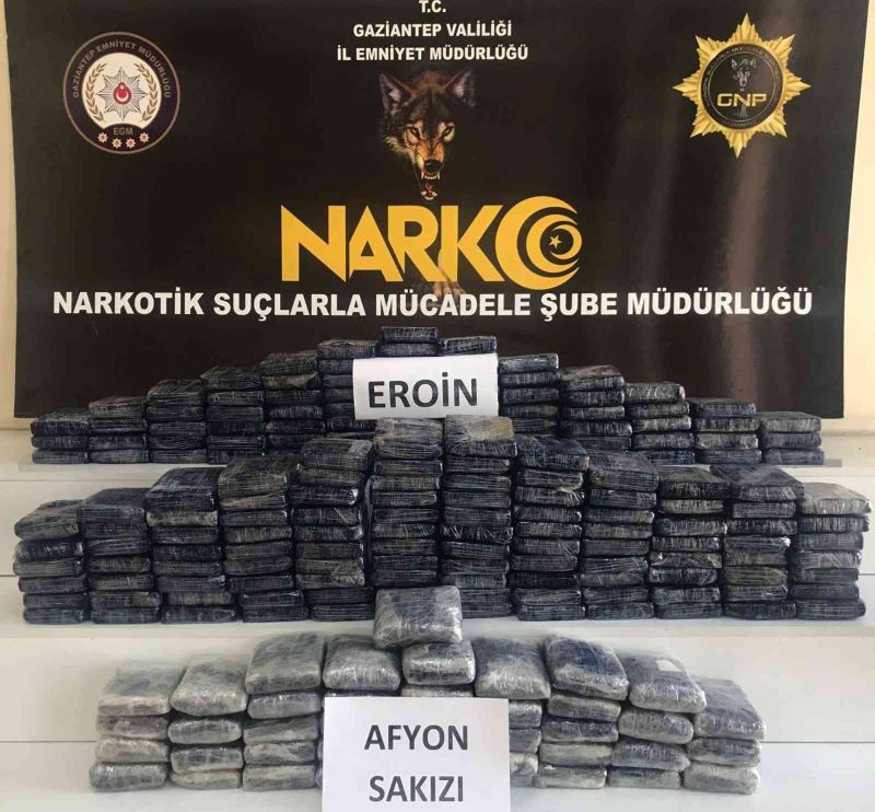 Bakan Soylu: “87 kilogram eroin, 30 kilogram Afyon sakızı ele geçirildi”
