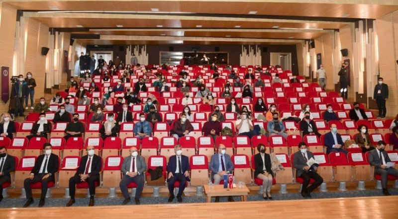 Anadolu Üniversitesi uluslararası öğrencileriyle Oryantasyon Toplantısı’nda buluştu
