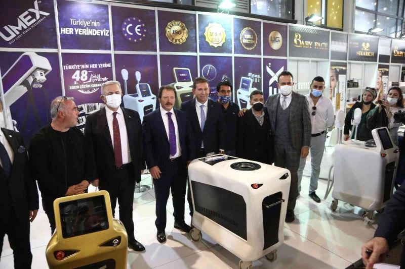 ATO üyeleri yeni markalarıyla kozmetik fuarında stant açtı
