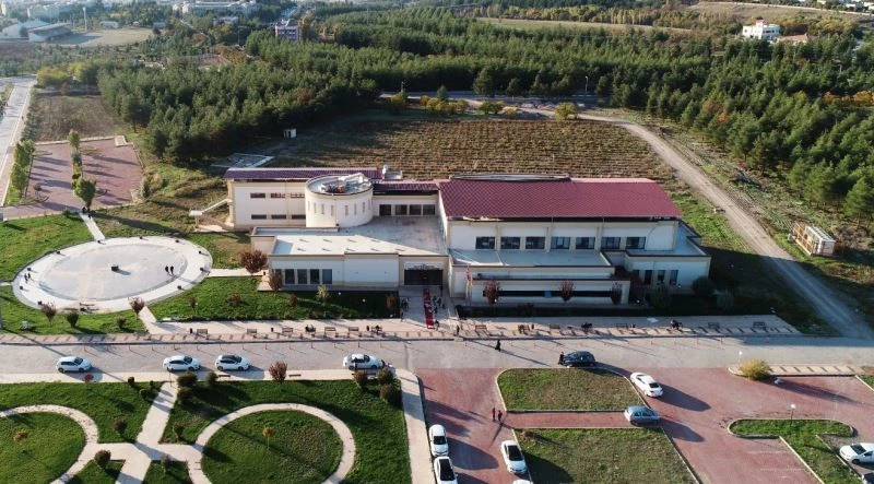 Ali Emiri’nin adı Dicle Üniversitesi Merkez Kütüphanesinde yaşatılacak
