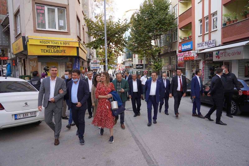 CHP’li belediye başkanları esnafı ziyaret etti, Atatürk Parkı’nı gezdi